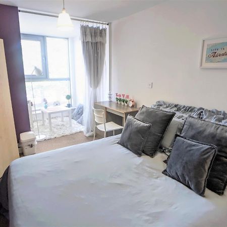 Large 3 Bedrooms In Liverpool City Centre, Free Parking Exterior foto